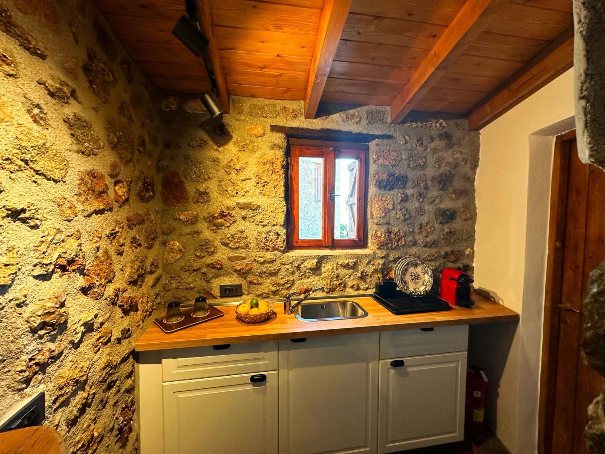 Fteri Stone House In Platanos, Akrata Apartment ภายนอก รูปภาพ
