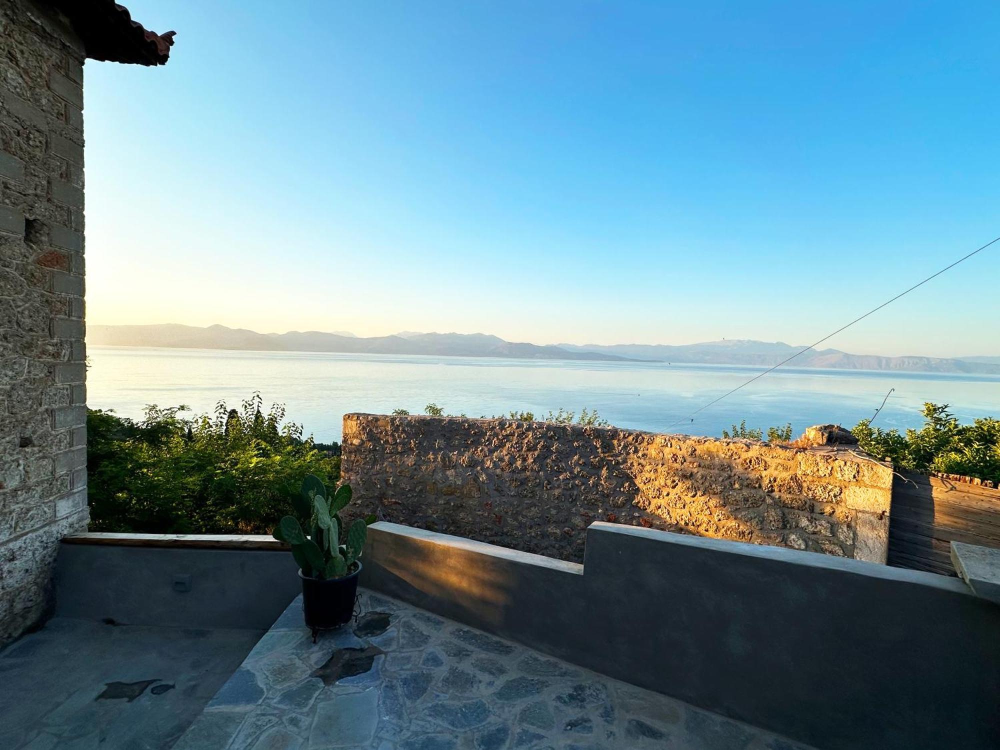 Fteri Stone House In Platanos, Akrata Apartment ภายนอก รูปภาพ