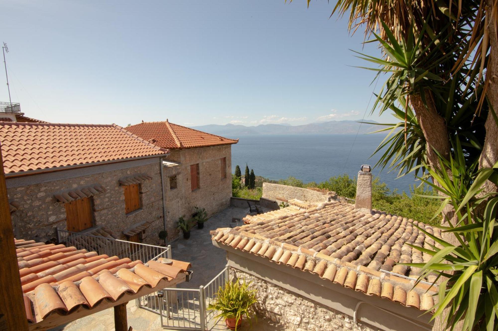 Fteri Stone House In Platanos, Akrata Apartment ภายนอก รูปภาพ