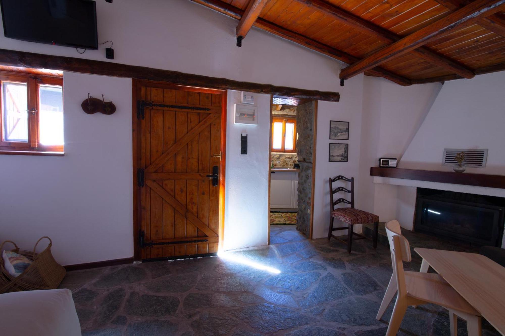 Fteri Stone House In Platanos, Akrata Apartment ภายนอก รูปภาพ