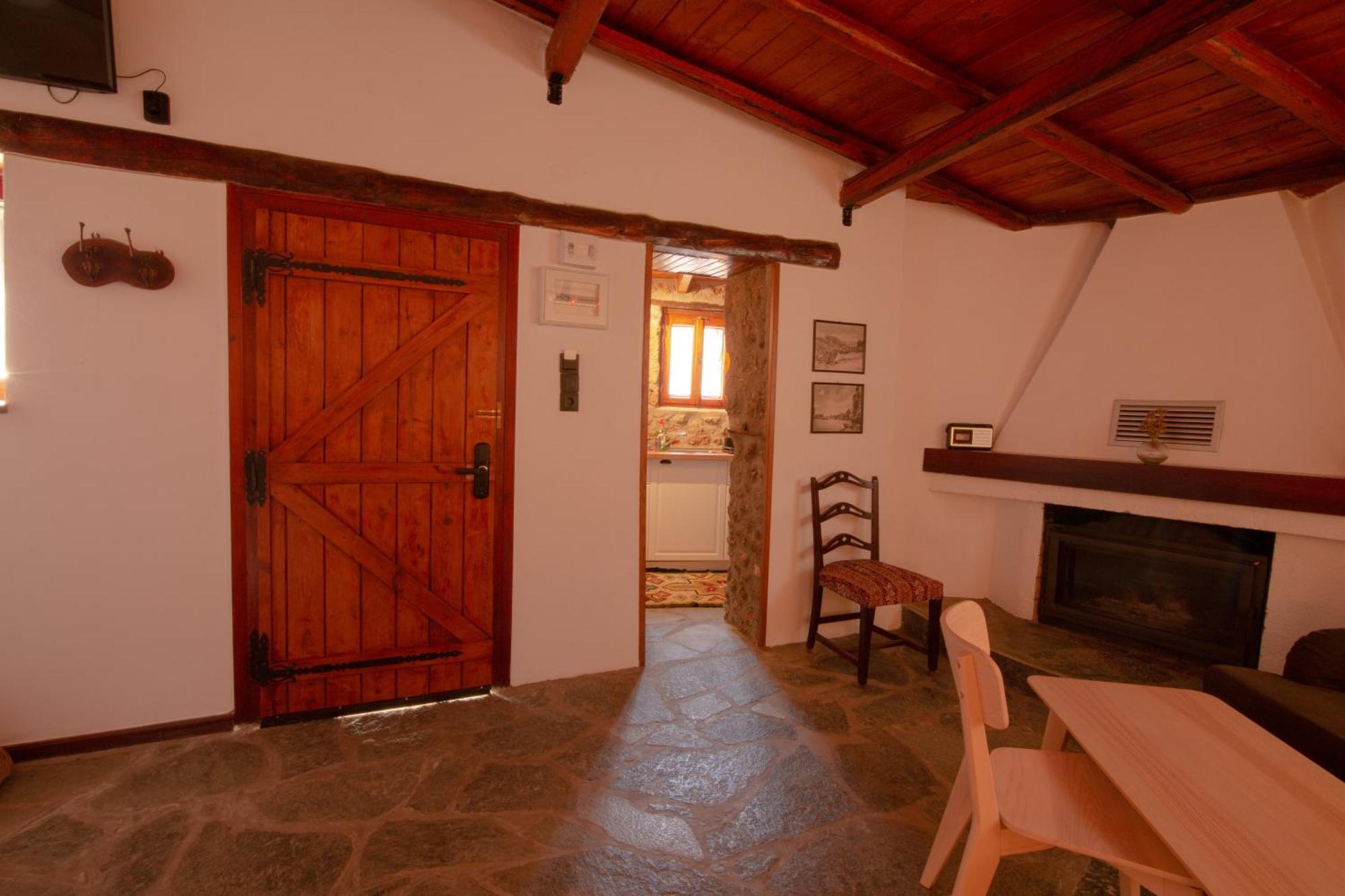 Fteri Stone House In Platanos, Akrata Apartment ภายนอก รูปภาพ