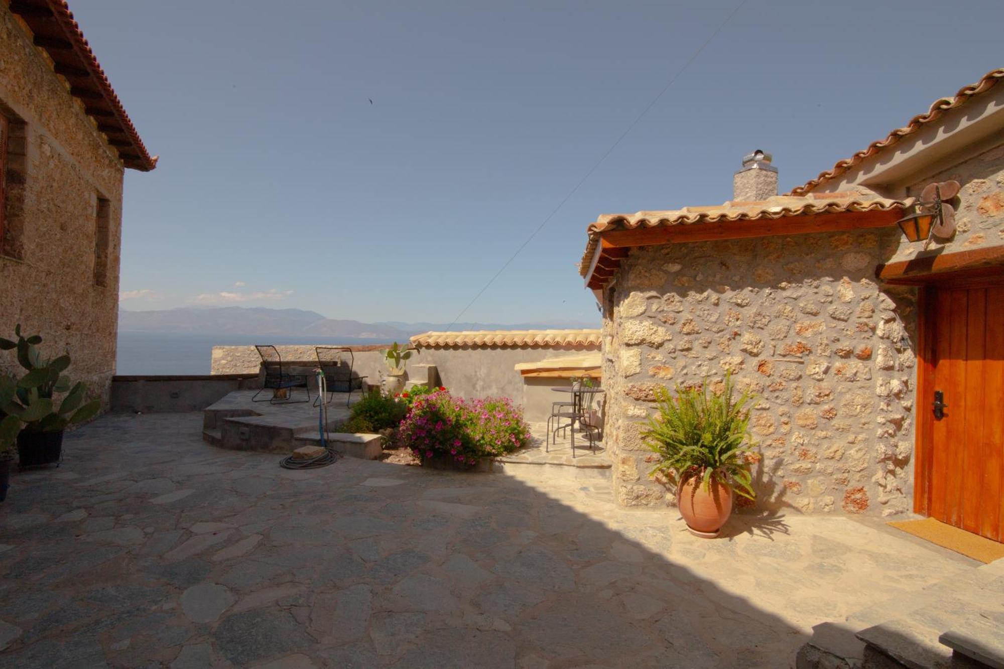 Fteri Stone House In Platanos, Akrata Apartment ภายนอก รูปภาพ